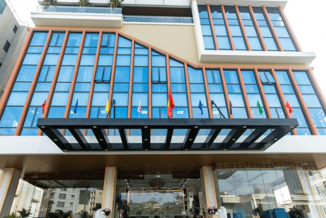 Peace Hotel Halong