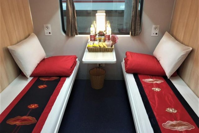 Lotus train