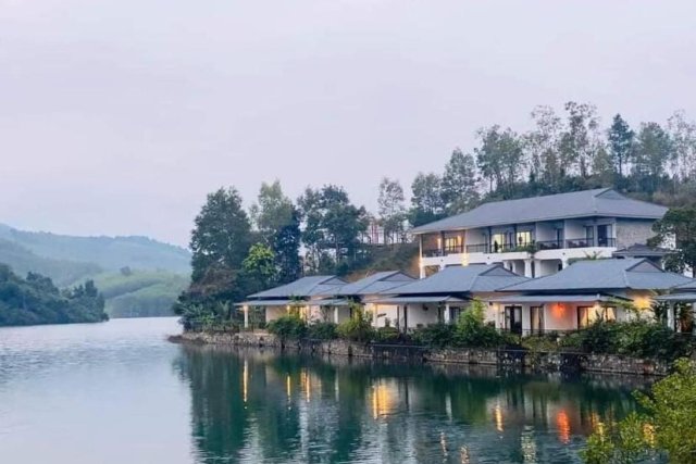Phong Nha Lake House