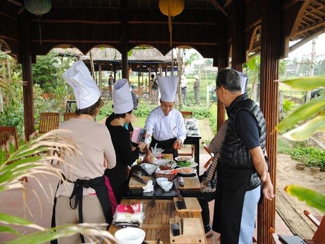 Half Day Tour Tra Que Cooking Class