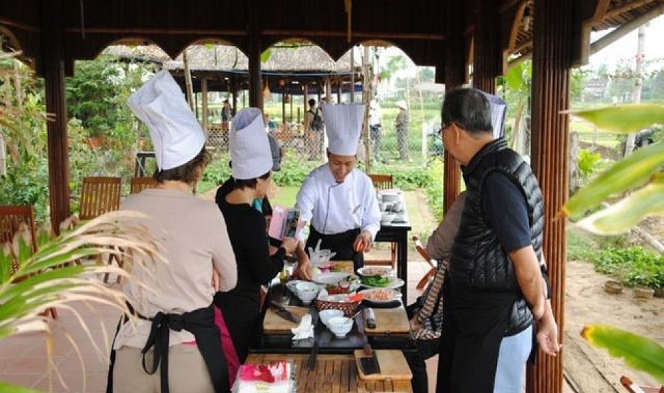 Half Day Tour Tra Que Cooking Class