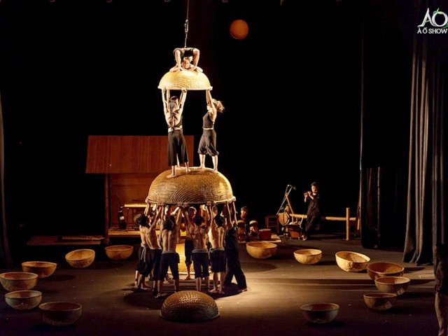 À Ố Show in Saigon