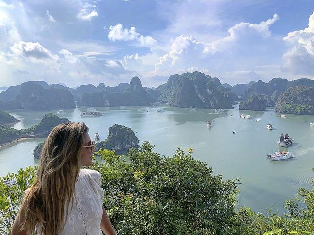 Catch a glimpse of Halong Bay with overnight cruise