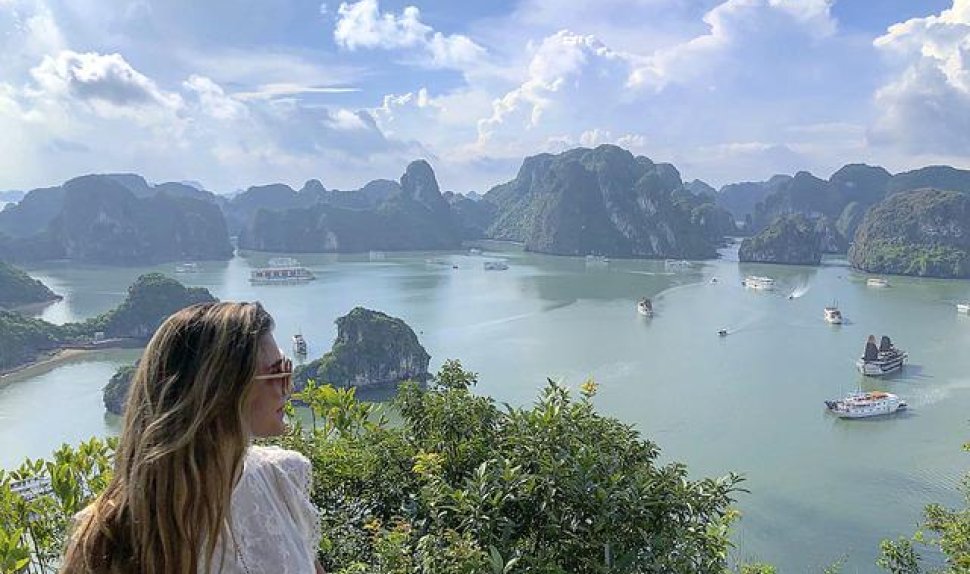 Catch a glimpse of Halong Bay with overnight cruise