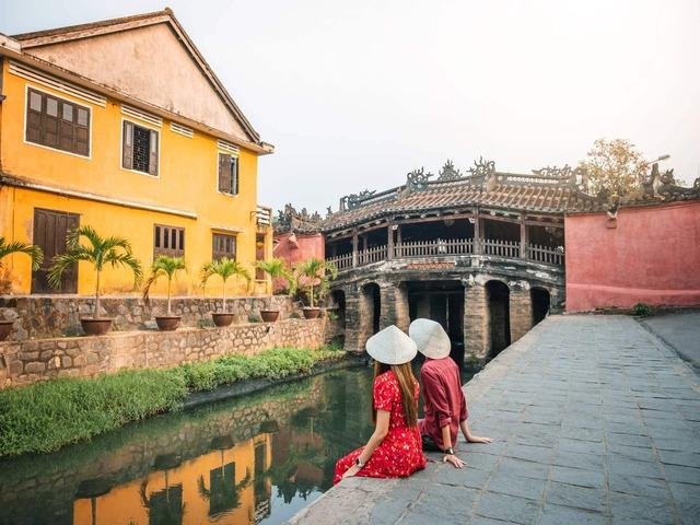 Honeymoon Special Hanoi - Halong bay - Da Nang 8 days tour
