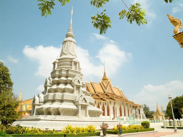 A Glimpse of Phnom Penh