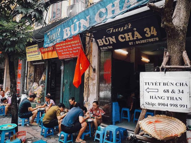 Hanoi street food tastes
