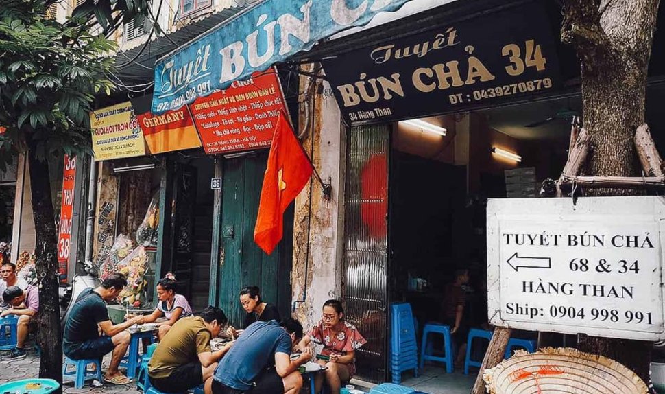 Hanoi street food tastes