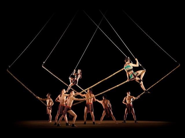 The Teh Dar Dance Show in Hoian