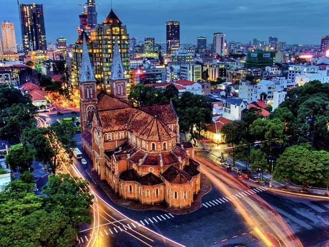 THE LONG BUSTLING SOUTH