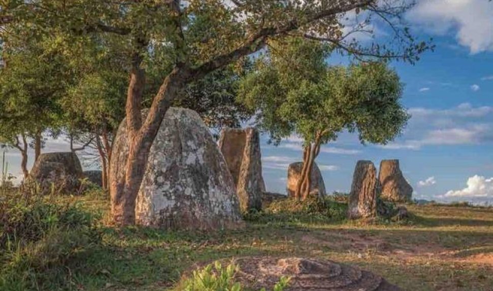 ONE DAY VISIT PLAIN OF JARS IN XIENG KHUANG
