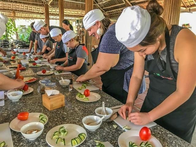 Half Day Tour Tra Que Cooking Class