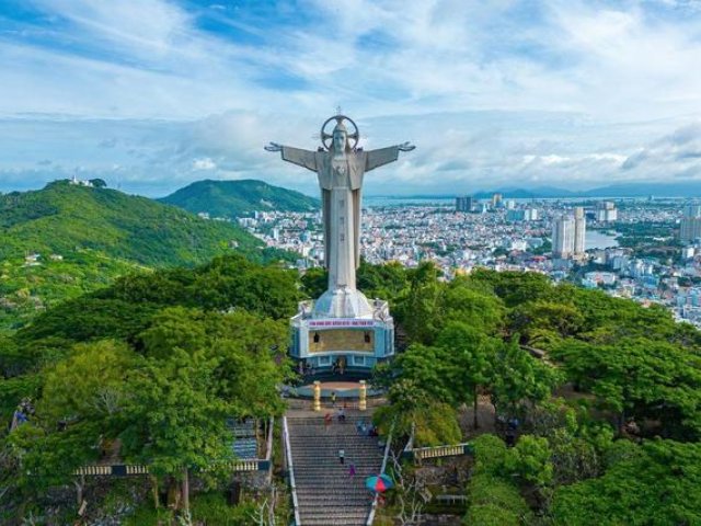 Vung Tau City Group Tour From Saigon