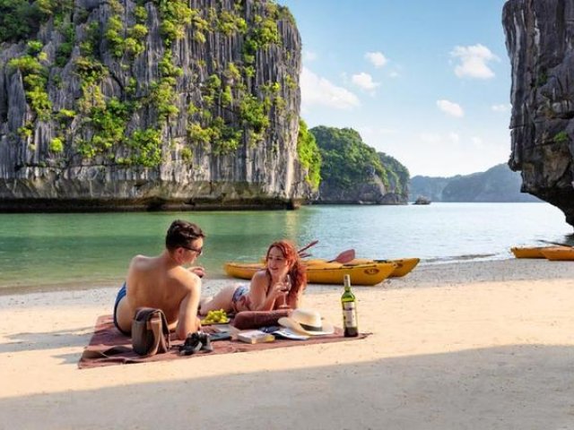 Honeymoon Special Hanoi - Halong bay - Da Nang 8 days tour