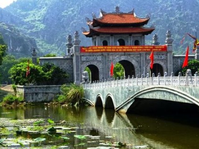 Discovering ancient capital Ninh Binh