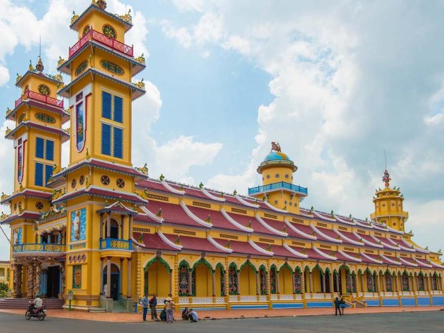 Pilgrimage trip to Tay Ninh & Cu Chi tunnels