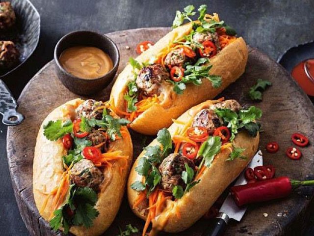 Hanoi street food tastes