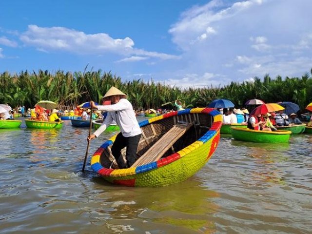 Hoi An Ancient Town Tour: Basket Boat Adventure & Lantern Release