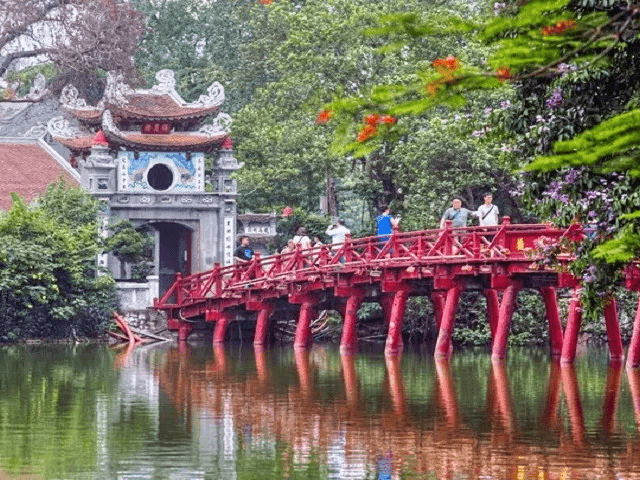 PRIVATE FULL DAY EXPLORING HANOI