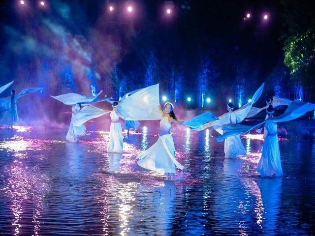 THE QUINTESSENCE OF TONKIN SHOW IN HANOI