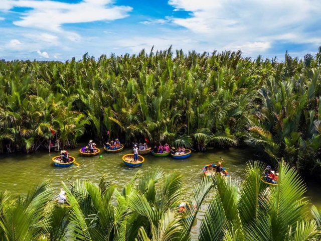 Hoi An Discovery from Da Nang: Basket Boat Ride & Lantern Release