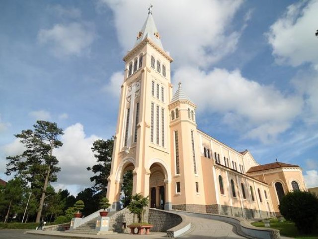 Dalat full day private city tour