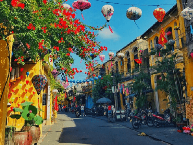 Hoi An Beach And Ancient Town