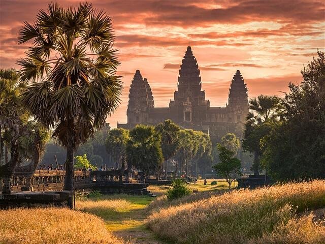 Siem Reap - Ho Chi Minh - Danang - Hanoi - Halong 12 Days