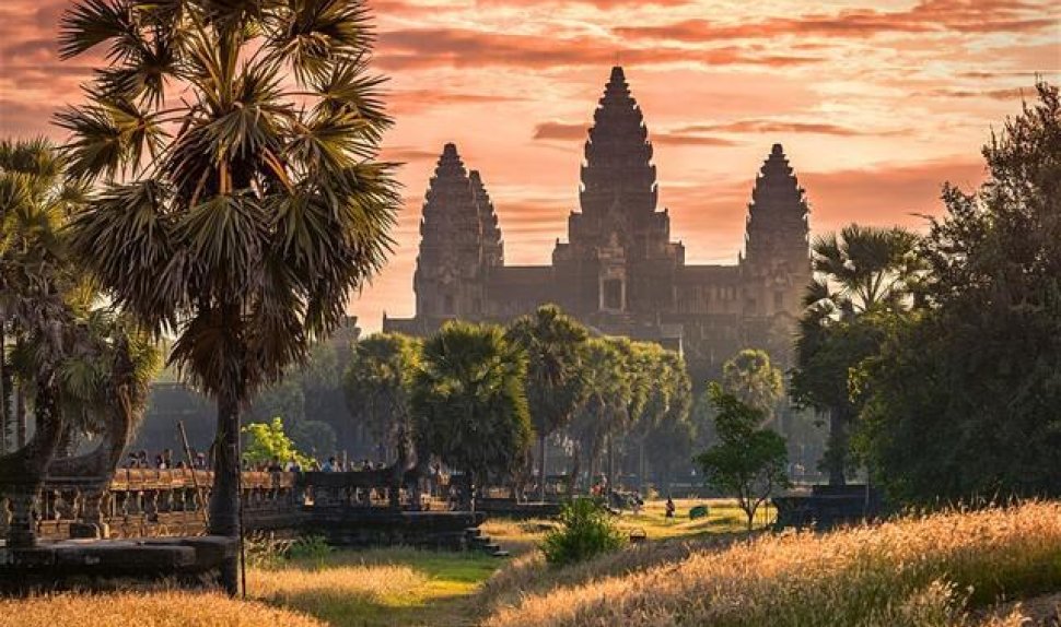 Siem Reap - Ho Chi Minh - Danang - Hanoi - Halong 12 Days