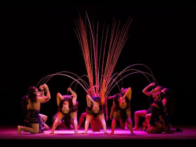The Teh Dar Dance Show in Hoian