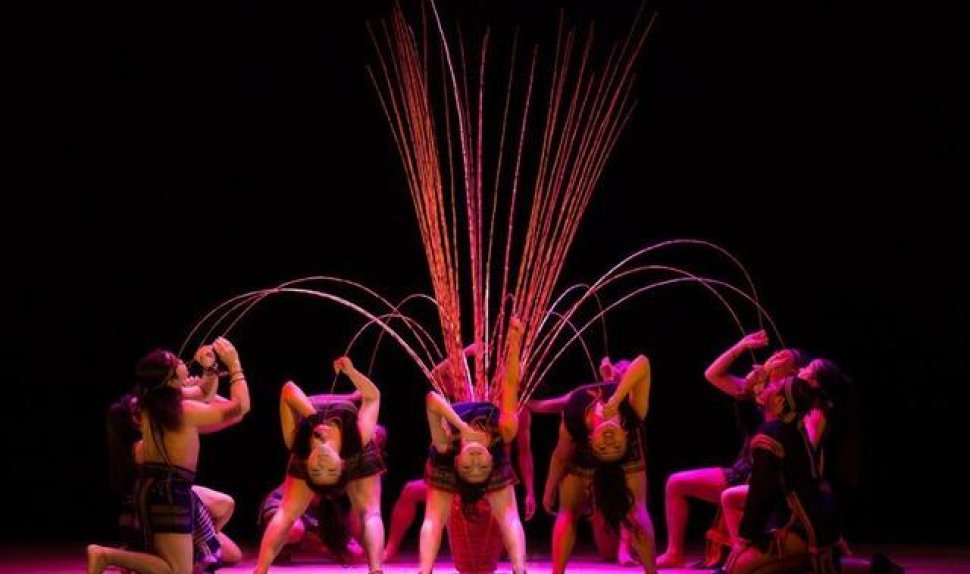 The Teh Dar Dance Show in Hoian