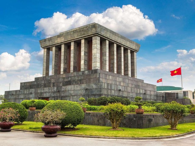 FULL DAY EXPLORING HANOI GROUP TOUR