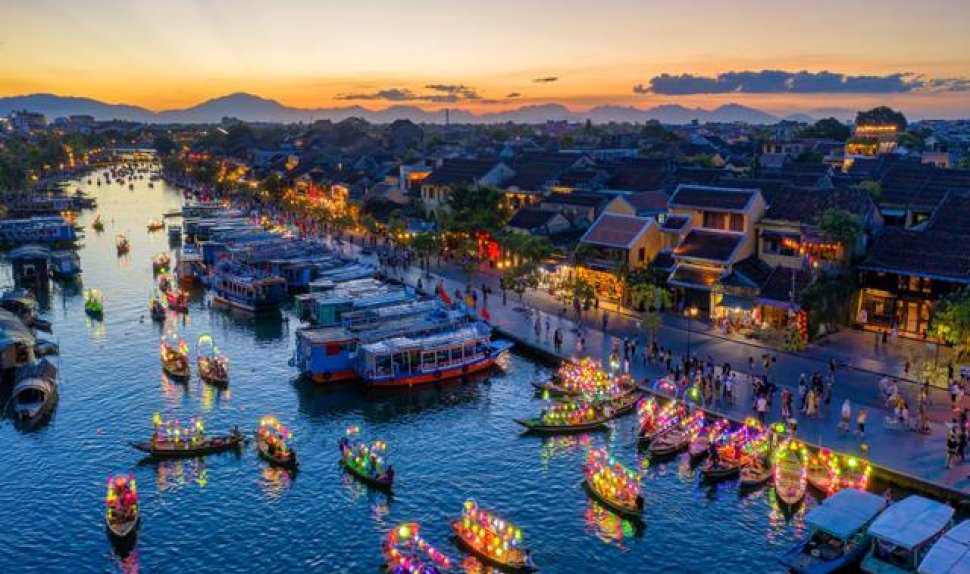 Hoi An Beach And Ancient Town
