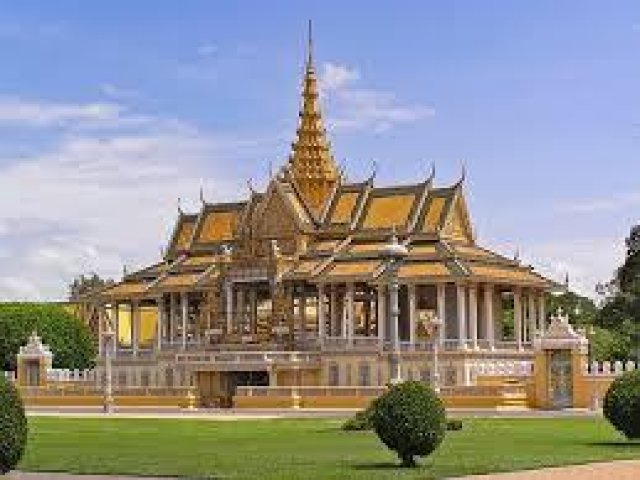 A Glimpse of Phnom Penh