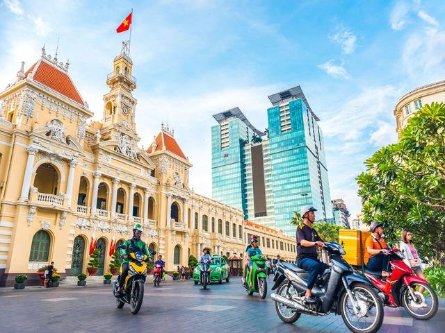 Hanoi - Halong - Ho Chi Minh 6 Days Tour Package