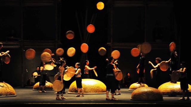 À Ố Show in Saigon