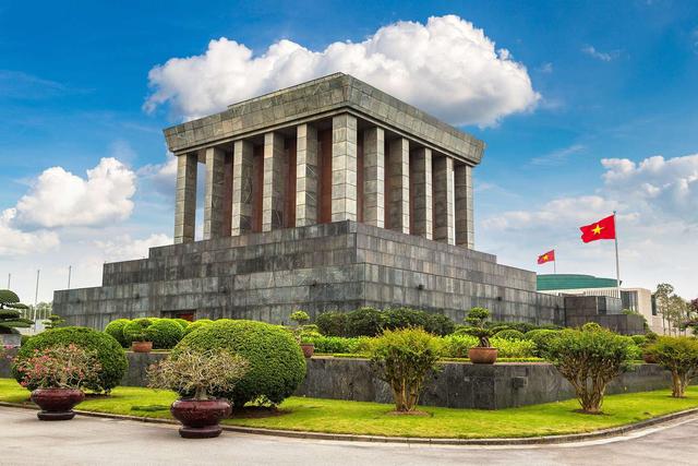 Hanoi - Ninh Binh - Halong Bay 5 - Day Tour Package