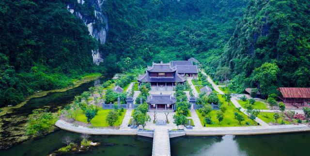 Discovering ancient capital Ninh Binh