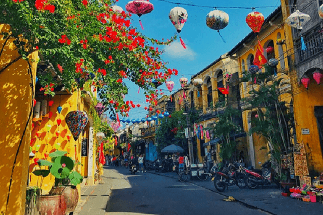 Walking Tour To Discover Hoian Ancient Town