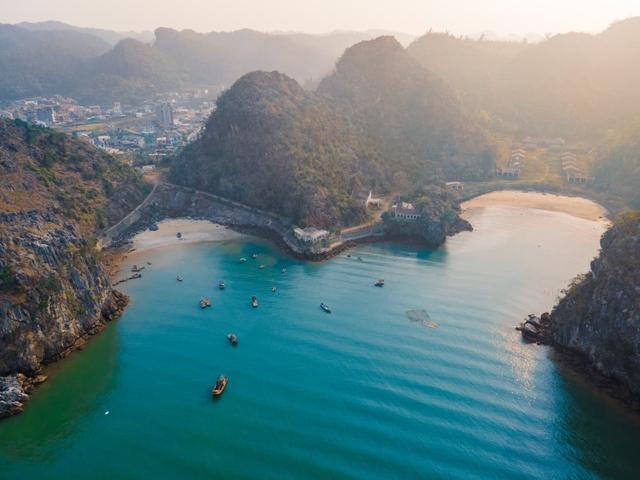 Cat Ba Beach Relax