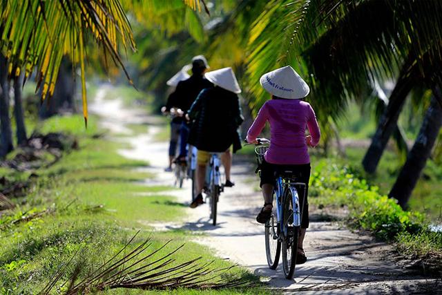 Hoi An Discovery from Da Nang: Basket Boat Ride & Lantern Release